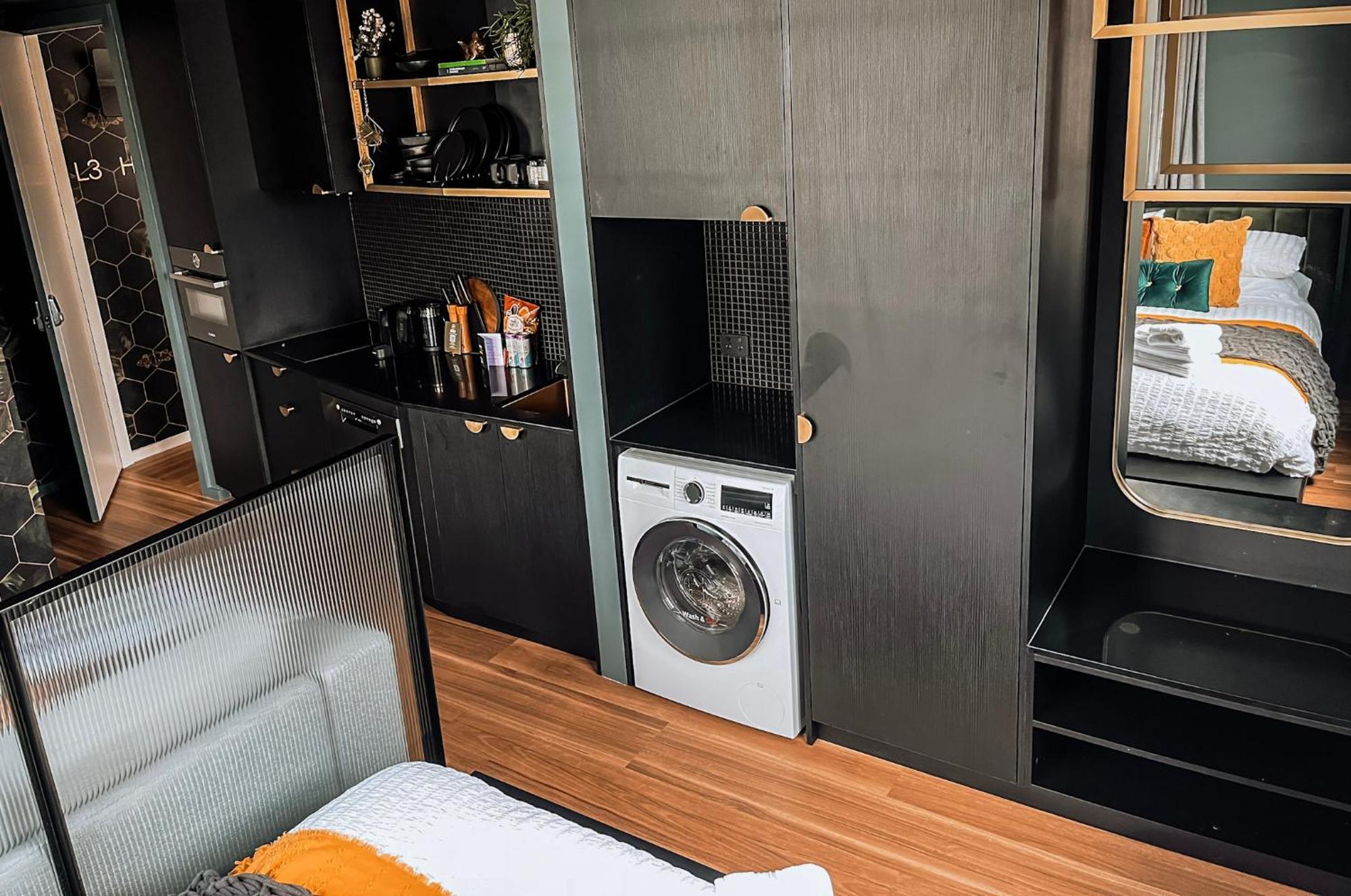 Green Rooms Braddon - Themed Micro Apartments In Canberra'S Trendiest Neighborhood Chambre photo