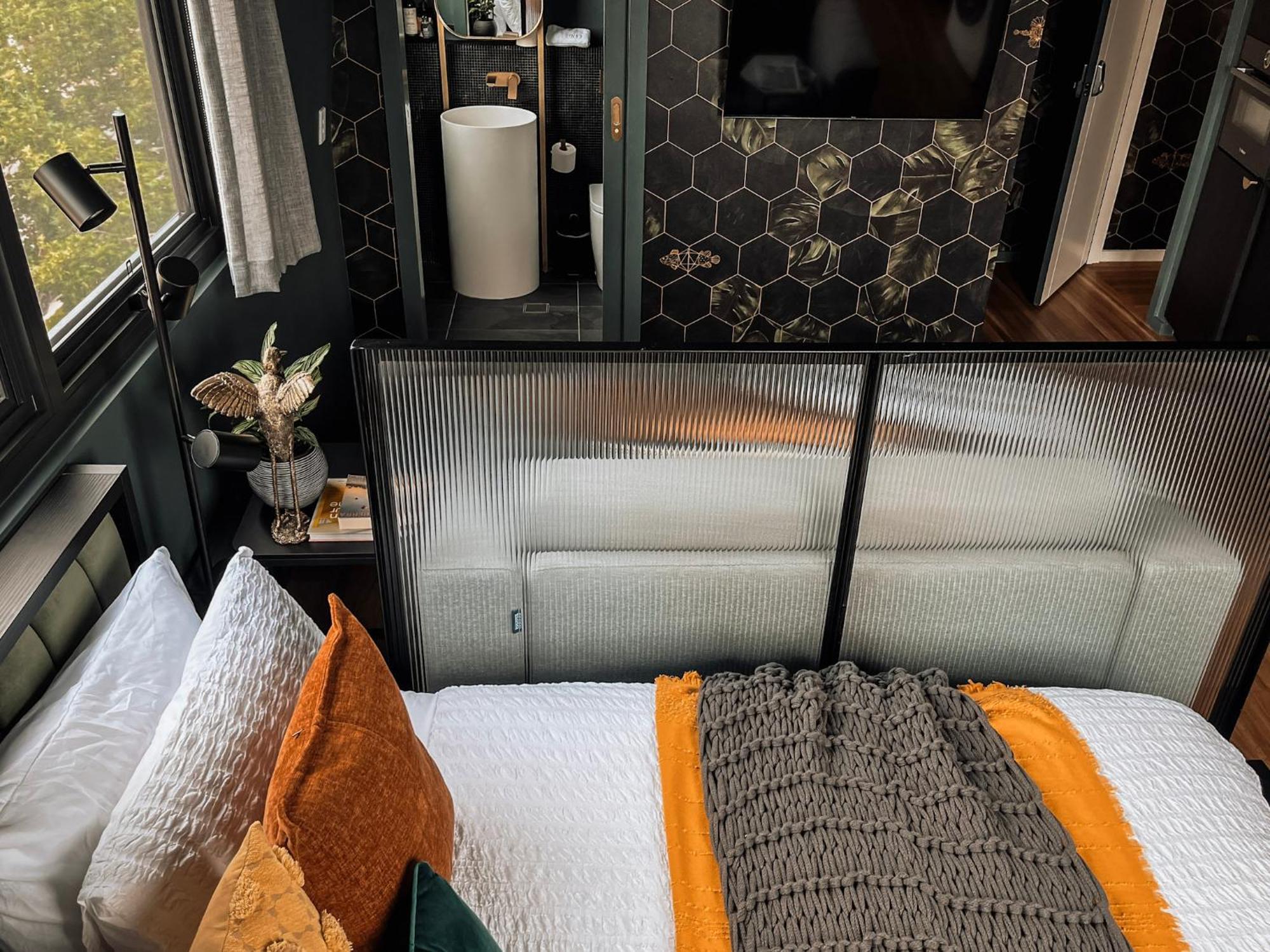 Green Rooms Braddon - Themed Micro Apartments In Canberra'S Trendiest Neighborhood Chambre photo