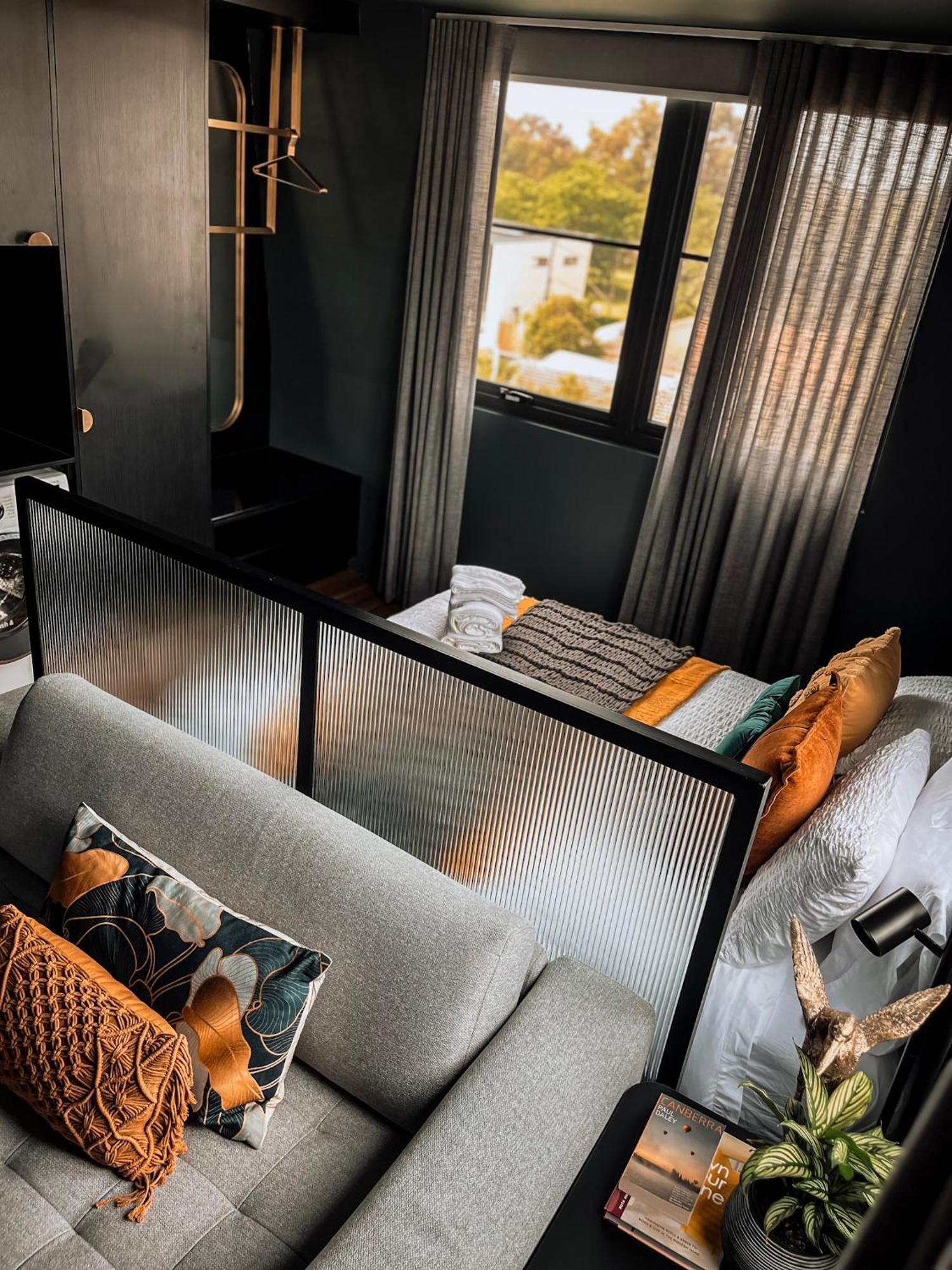 Green Rooms Braddon - Themed Micro Apartments In Canberra'S Trendiest Neighborhood Chambre photo